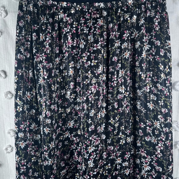 LOFT Women’s Black Floral Midi Skirt Velvet Waistband Size Small - Picture 7 of 10
